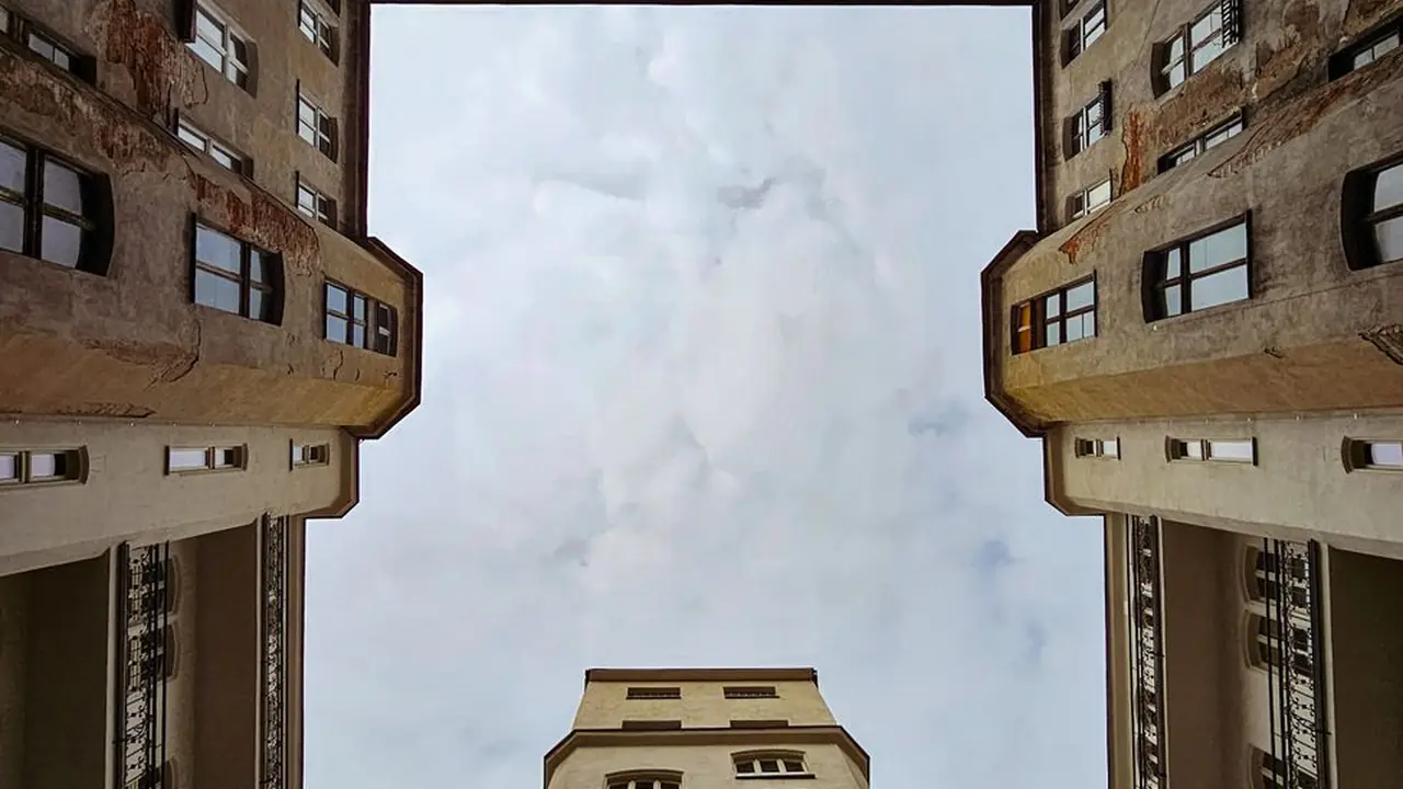 成品ppt网站大片免费观看怎么选与避坑指南